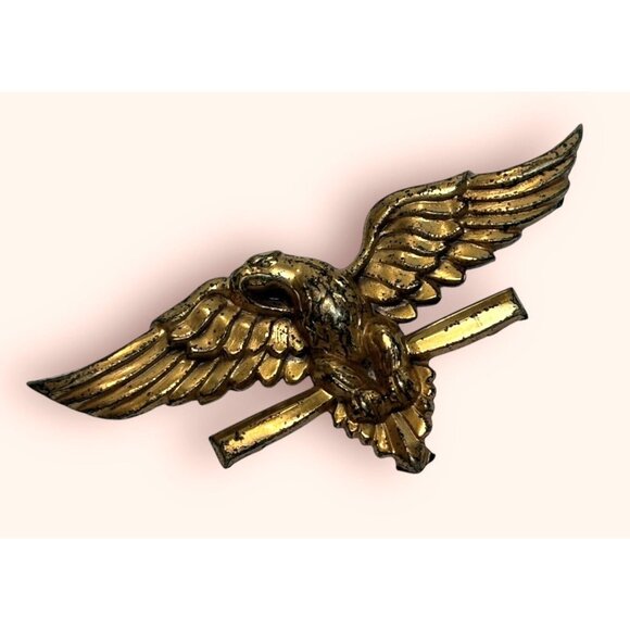 MONOCRAFT WWII AMERICAN EAGLE SWEETHEART PATRIOTIC PIN Gold Tone Brooch - Picture 2 of 6